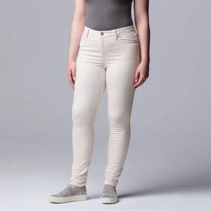 NWT Simply Vera ~ Vera Wang Skinny Women's Cream Jeans